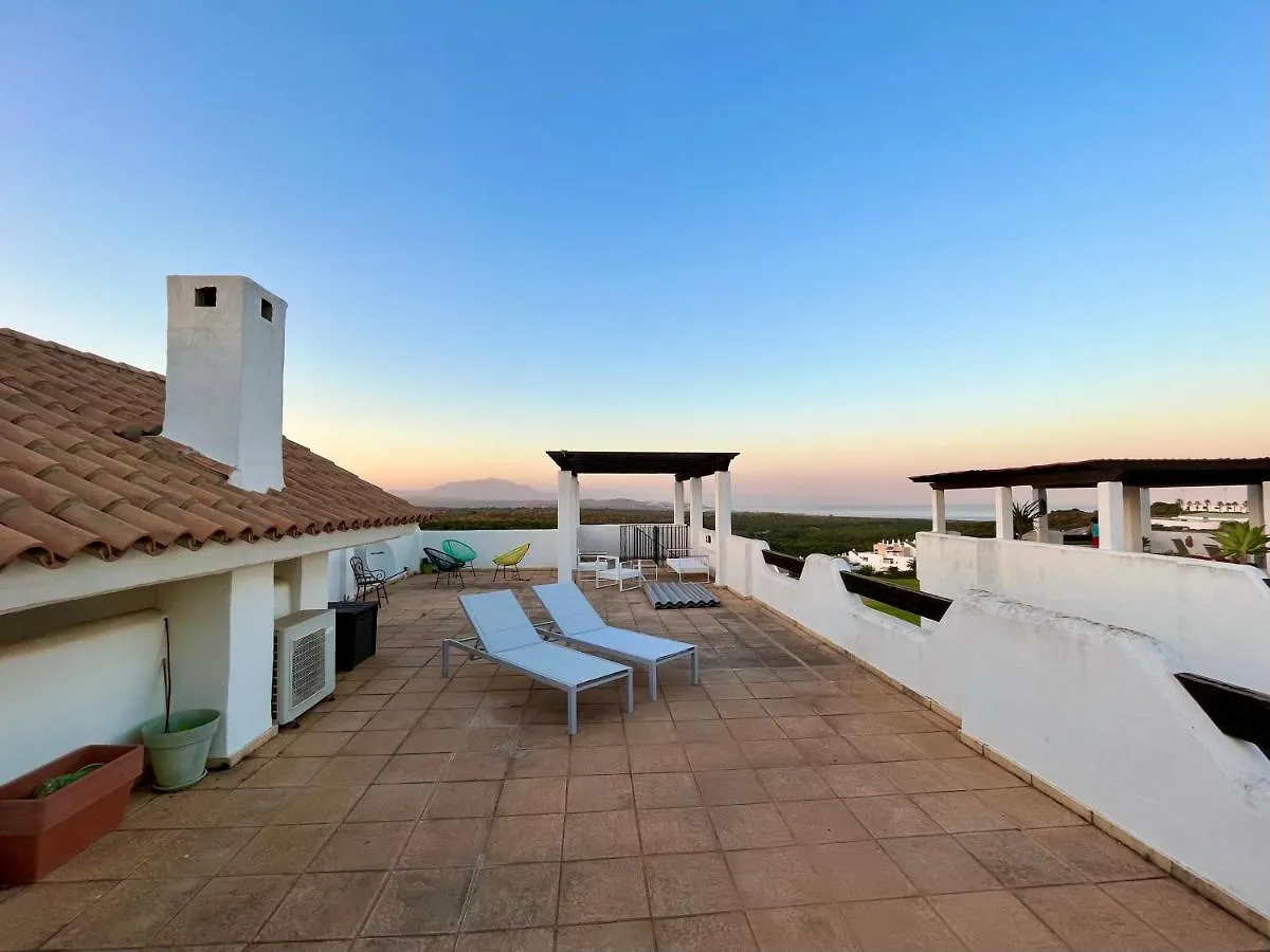 Quiet & Spacious Apt @ Golf Course W/ Roof Terrace San Roque  0*, San Roque (Andalucia)