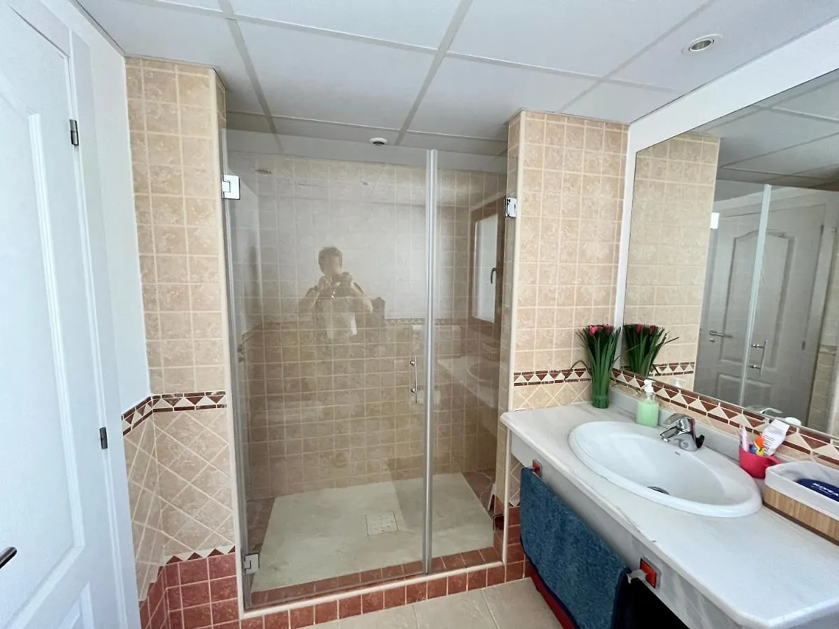 Quiet & Spacious Apt @ Golf Course W/ Roof Terrace San Roque  0*, San Roque (Andalucia)